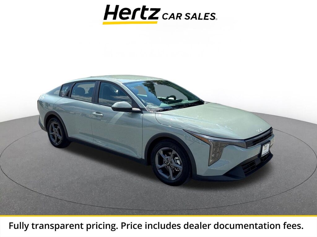 2026 Kia K4 LXS — photo 1 of 11