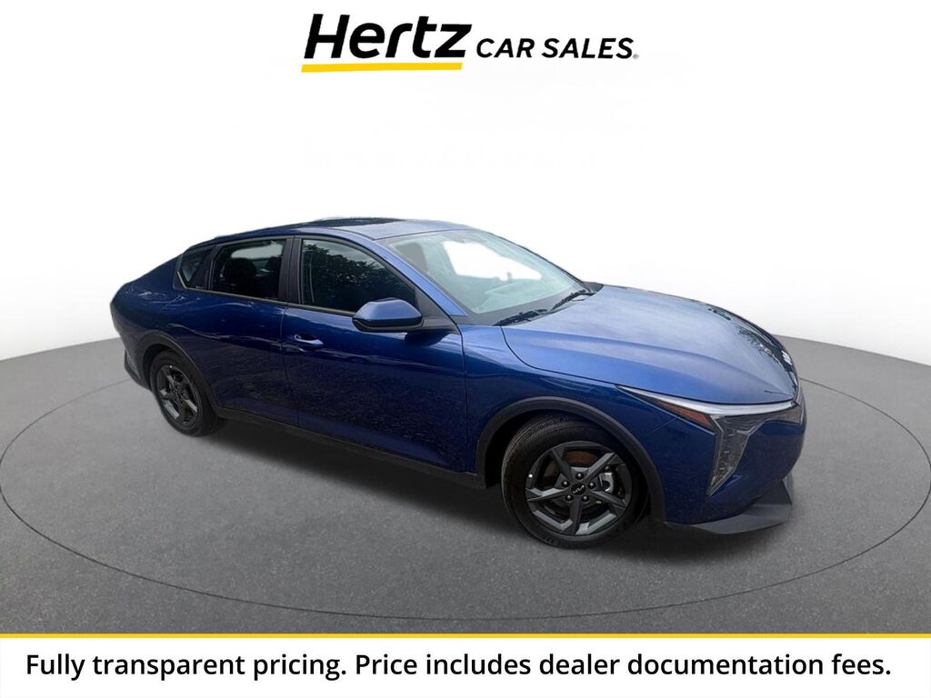 2026 Kia K4 LXS — photo 1 of 11