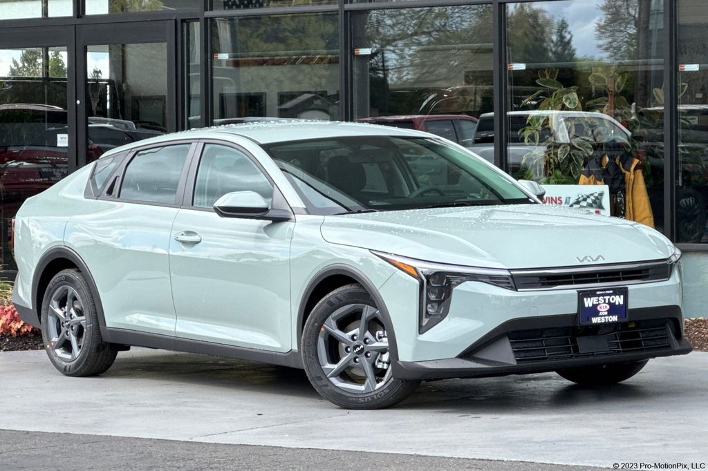 2026 Kia K4 LXS — photo 1 of 26