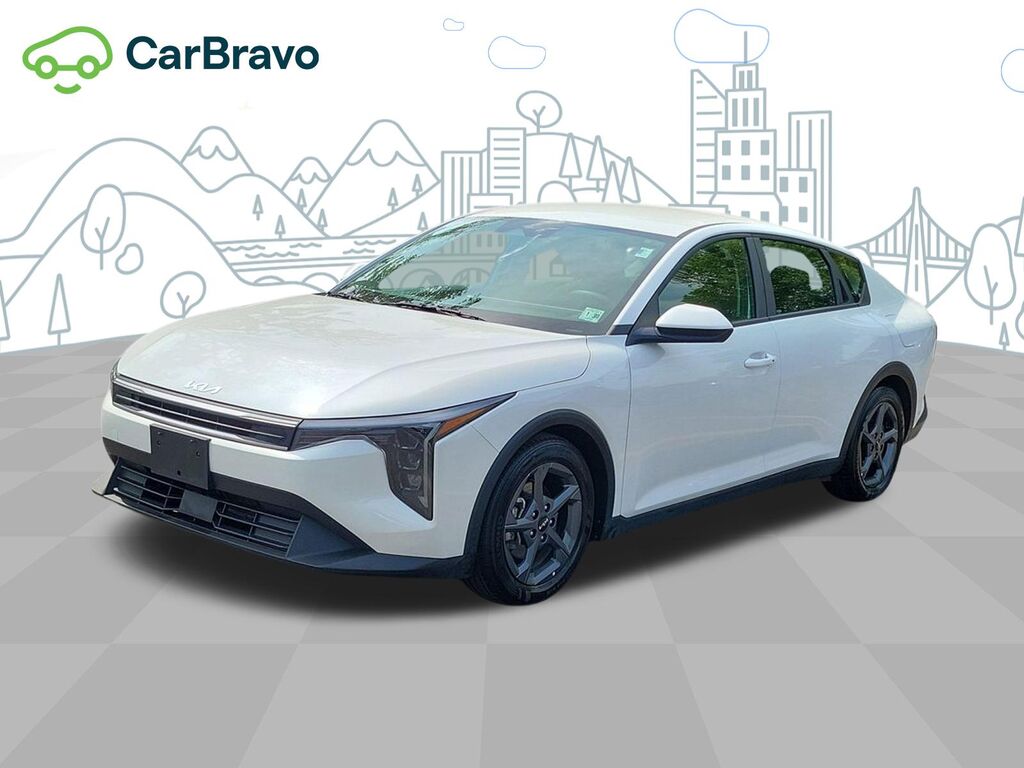 2025 Kia K4 LXS — photo 1 of 6