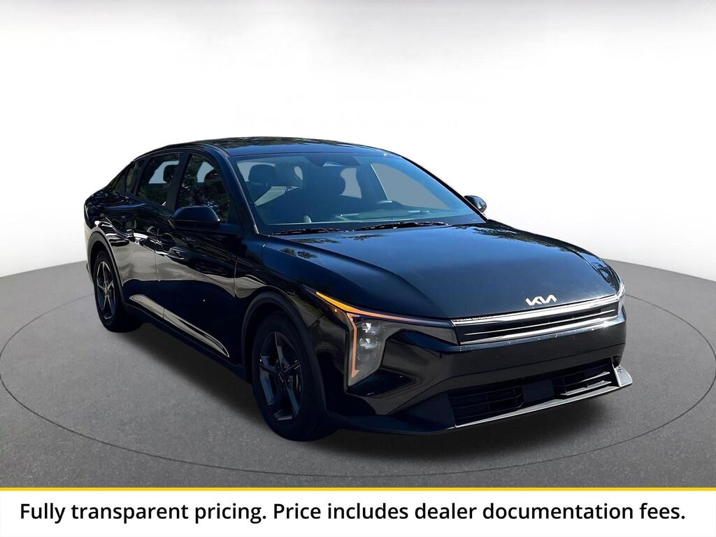 2025 Kia K4 LXS — photo 1 of 11