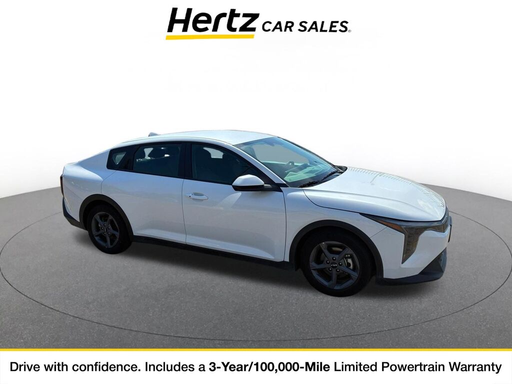 2025 Kia K4 LXS — photo 1 of 11