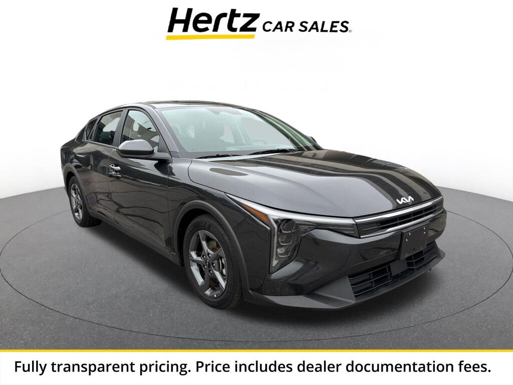 2025 Kia K4 LXS — photo 1 of 11