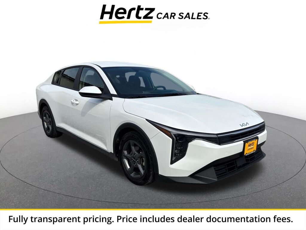 2025 Kia K4 LXS — photo 1 of 11