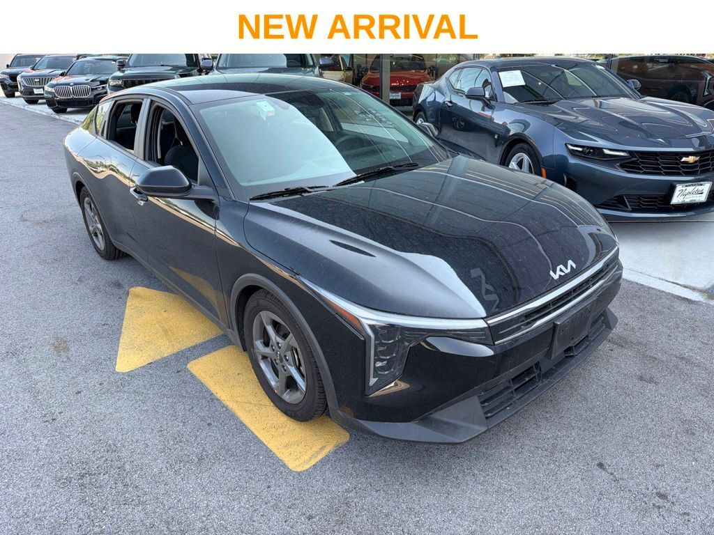 2025 Kia K4 LXS — photo 1 of 13