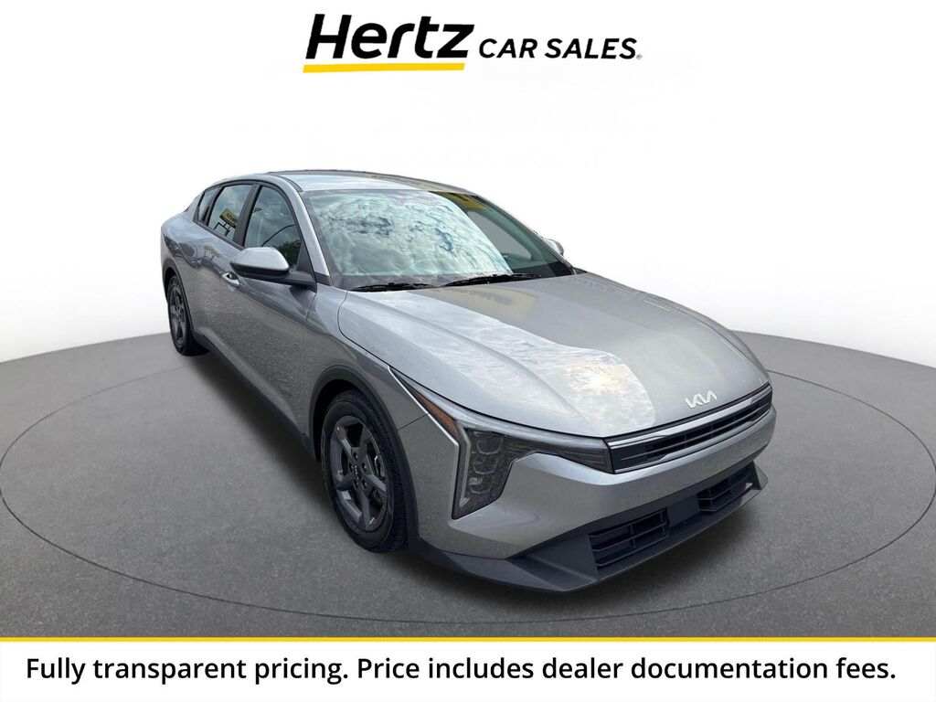 2025 Kia K4 LXS — photo 1 of 11