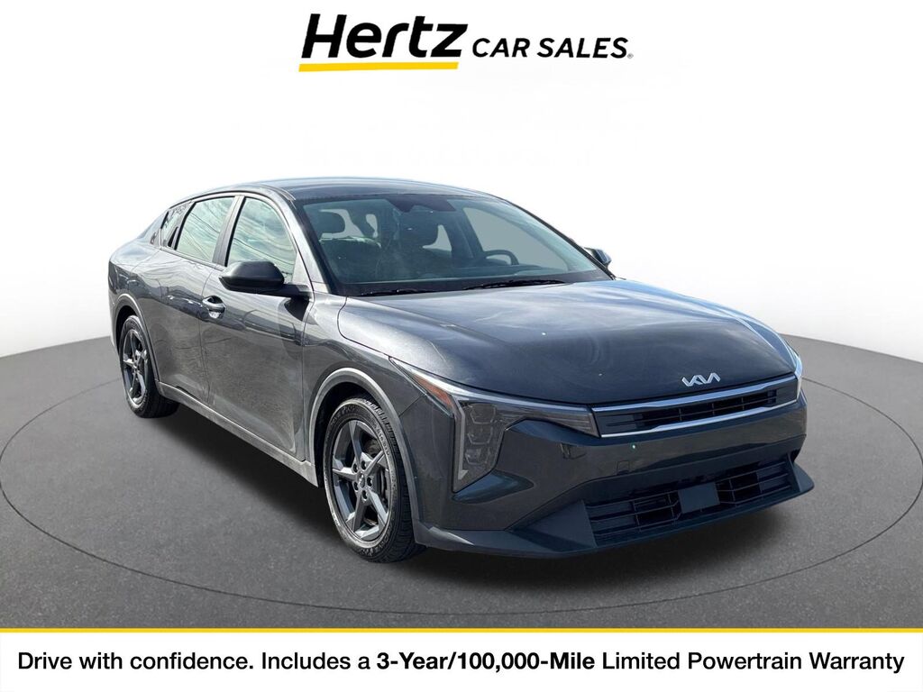 2025 Kia K4 LXS — photo 1 of 11