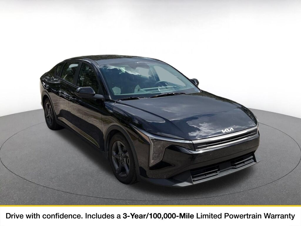 2025 Kia K4 LXS — photo 1 of 11