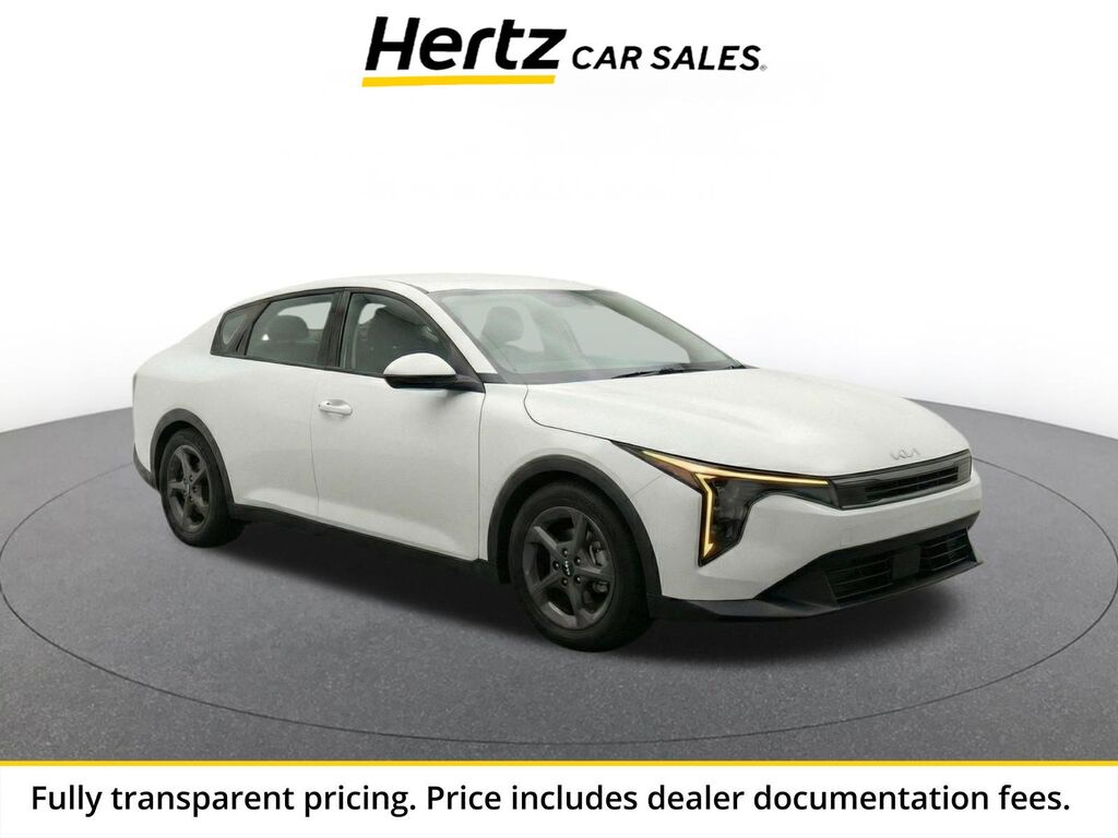 2025 Kia K4 LXS — photo 1 of 10