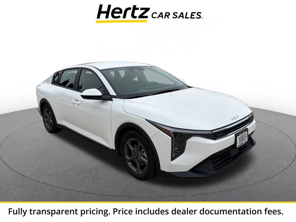 2025 Kia K4 LXS — photo 1 of 11