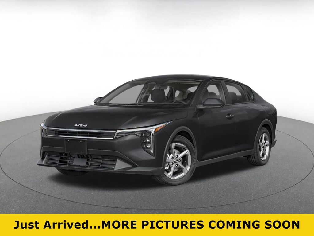 2026 Kia K4 LXS — photo 1 of 4
