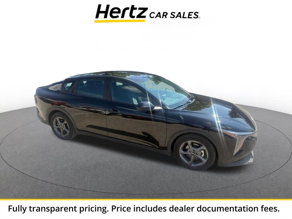 2025 Kia K4 LXS — photo 1 of 11