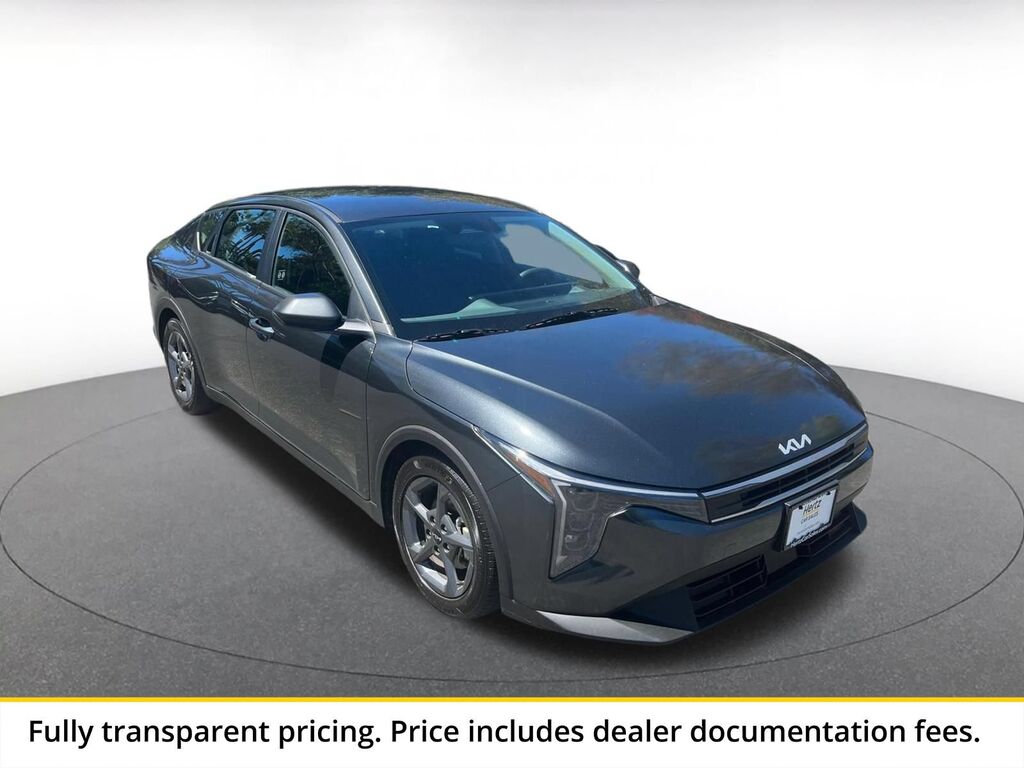 2025 Kia K4 LXS — photo 1 of 13