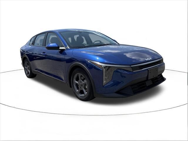 2025 Kia K4 LXS — photo 1 of 13