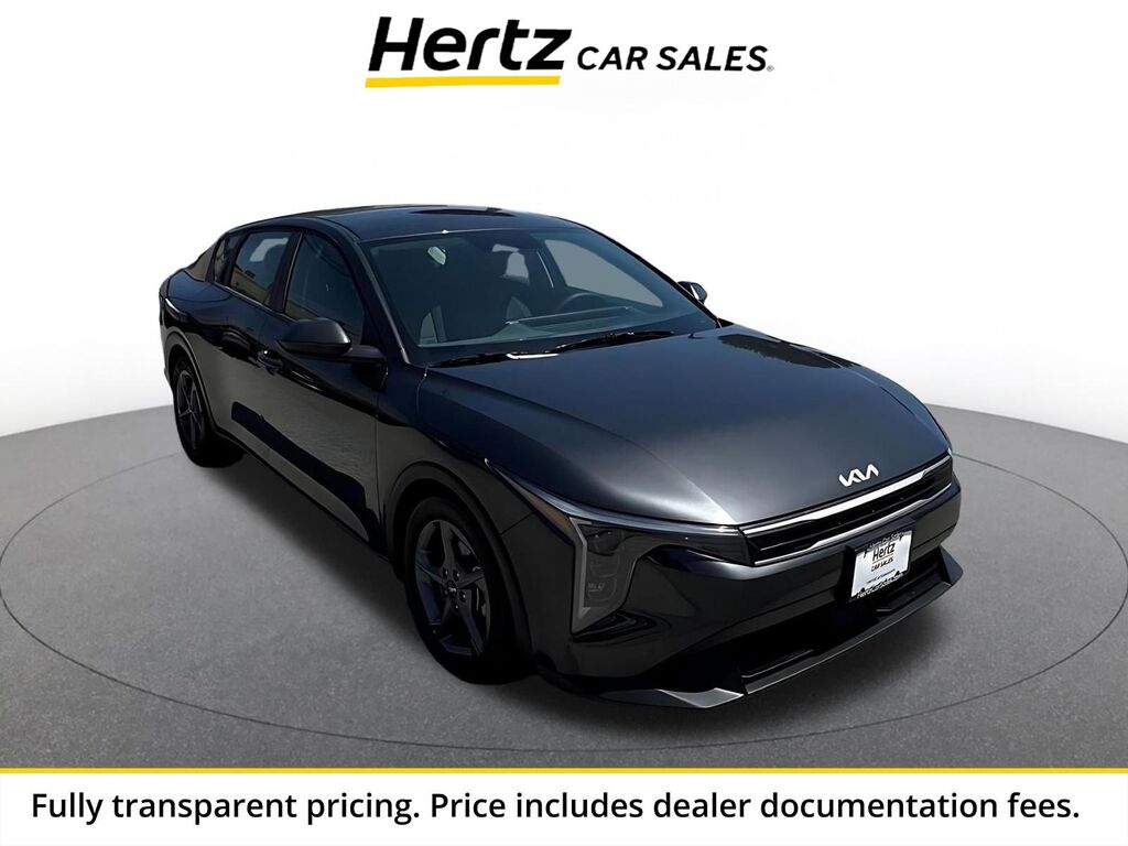 2025 Kia K4 LXS — photo 1 of 11