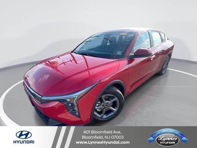 2025 Kia K4 LXS — photo 1 of 13