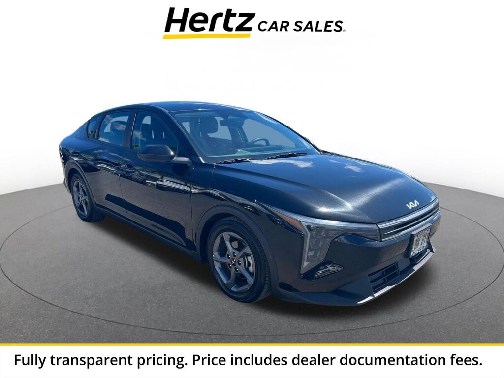 2025 Kia K4 LXS — photo 1 of 11