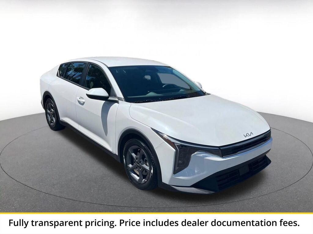 2025 Kia K4 LXS — photo 1 of 13