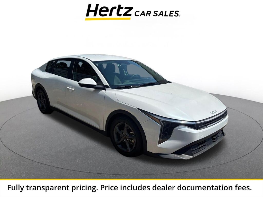 2025 Kia K4 LXS — photo 1 of 11