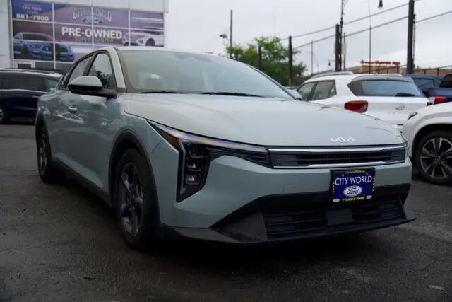 2025 Kia K4 LXS — photo 1 of 1