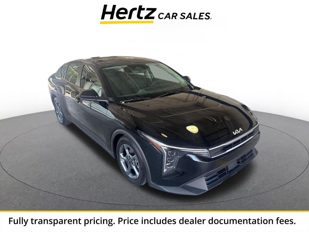 2025 Kia K4 LXS — photo 1 of 11