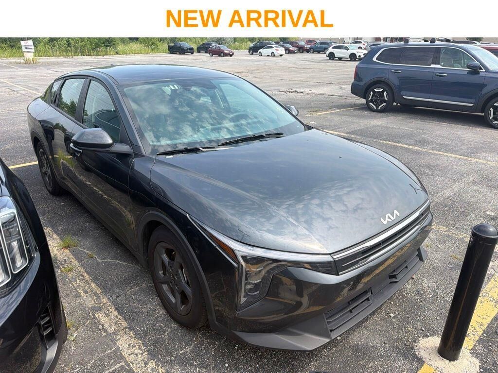 2025 Kia K4 LXS — photo 1 of 28