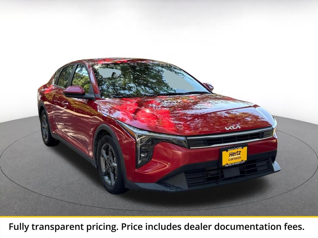 2025 Kia K4 LXS — photo 1 of 11