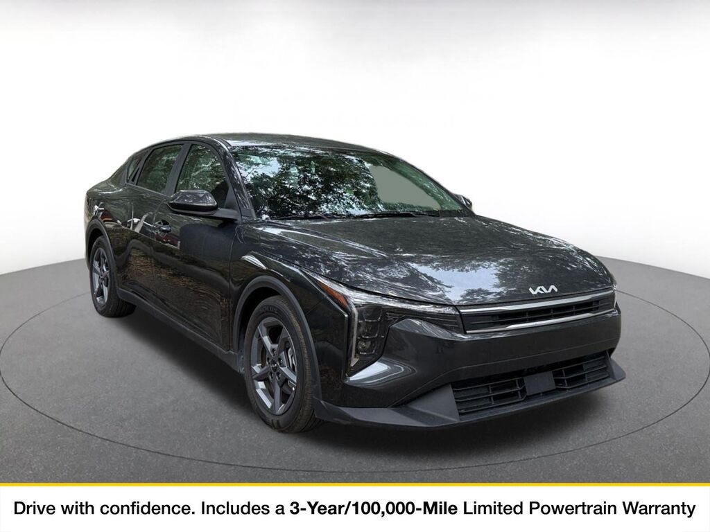 2025 Kia K4 LXS — photo 1 of 11