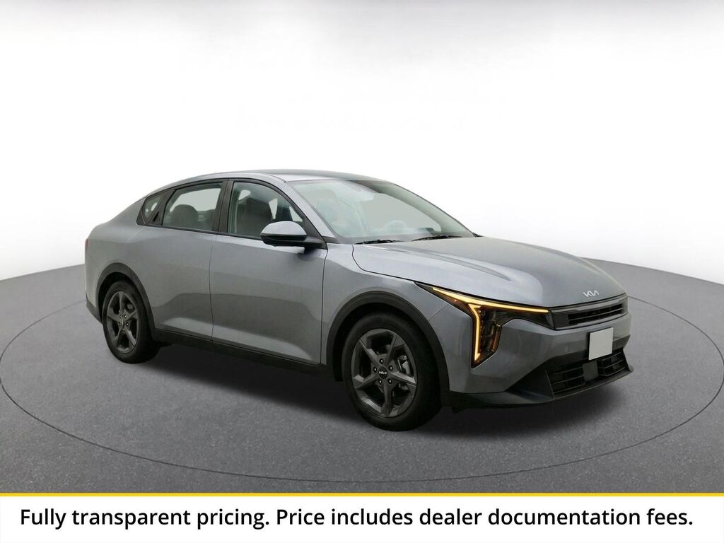 2025 Kia K4 LXS — photo 1 of 10