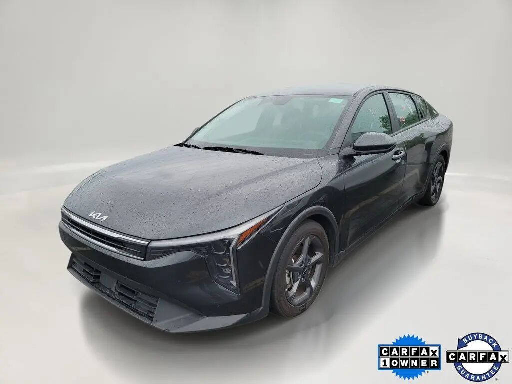 2025 Kia K4 LXS — photo 1 of 8