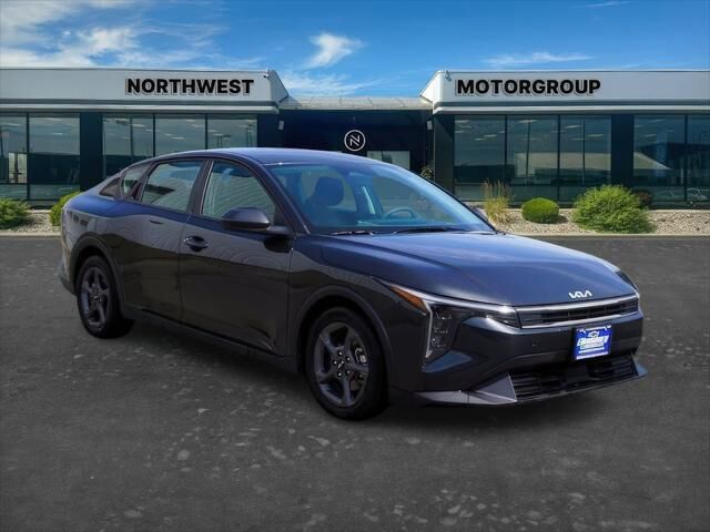 2025 Kia K4 LXS — photo 1 of 13