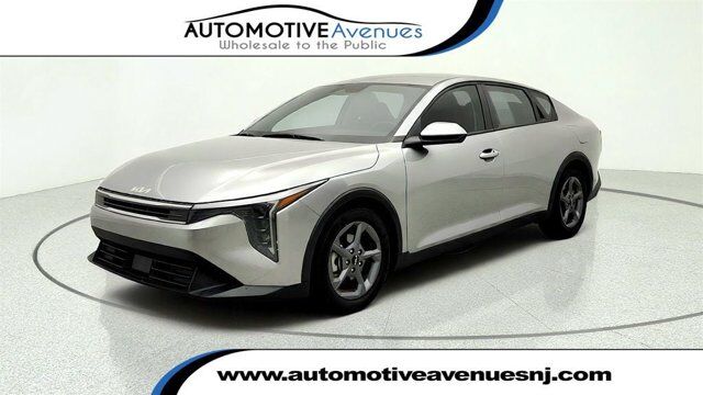 2025 Kia K4 LXS — photo 1 of 13