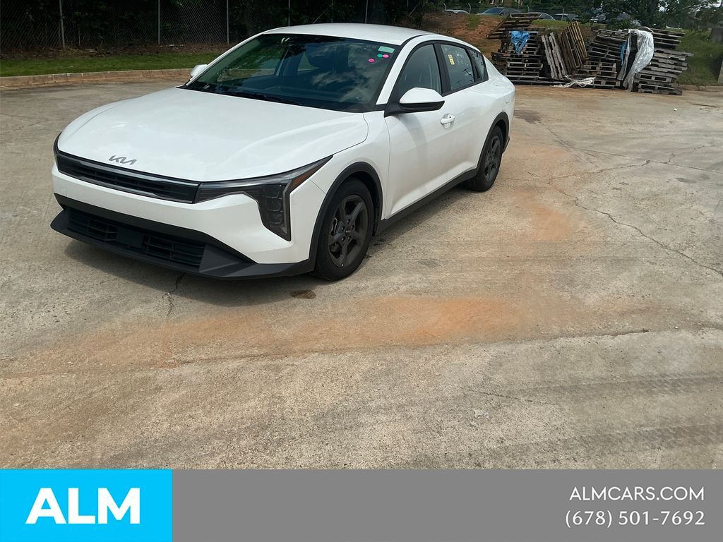 2025 Kia K4 LXS — photo 1 of 13