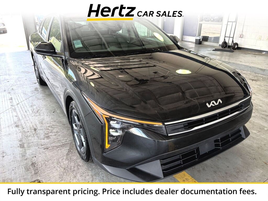 2025 Kia K4 LXS — photo 1 of 11