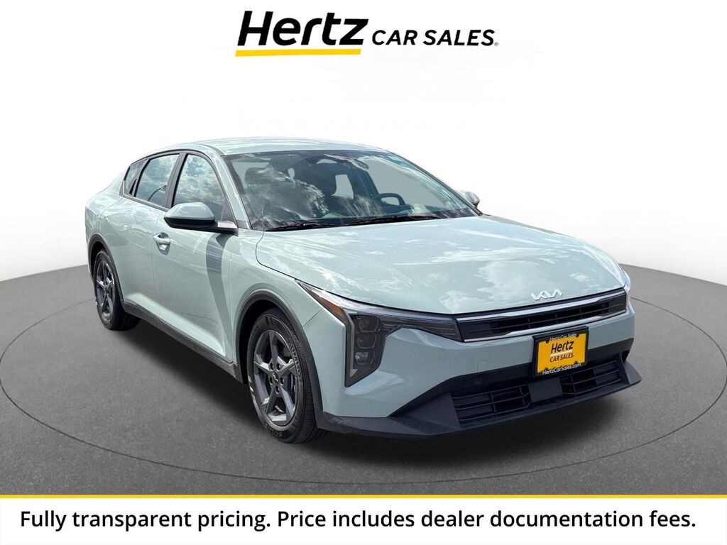 2026 Kia K4 LXS — photo 1 of 11