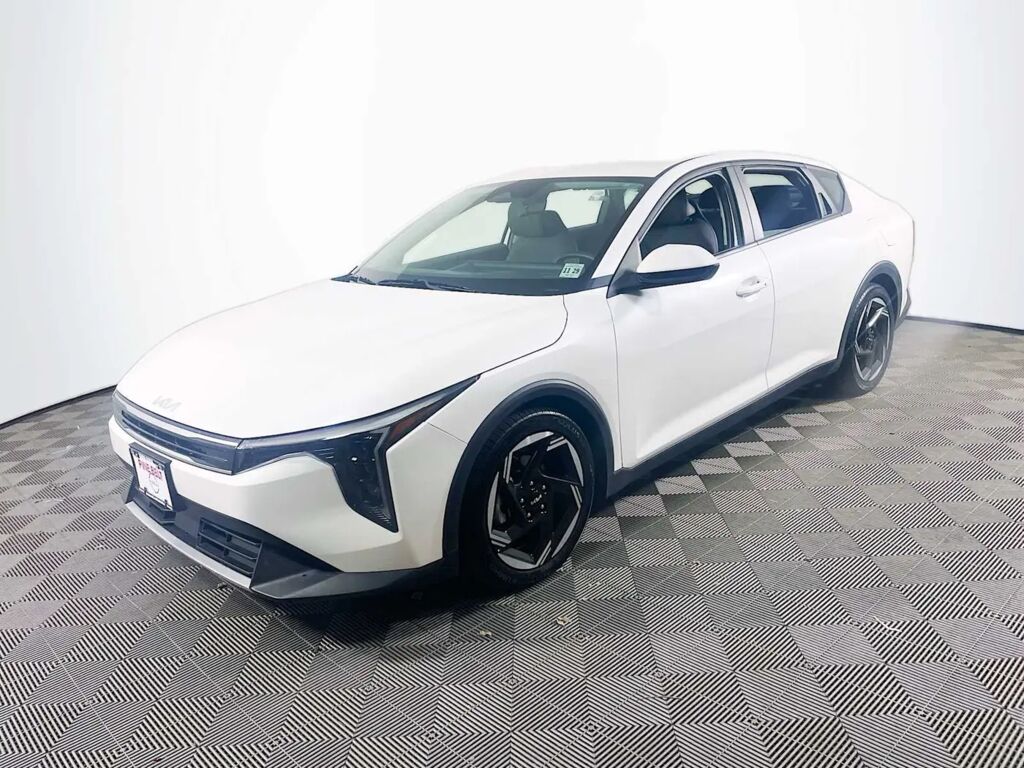 2025 Kia K4 EX — photo 1 of 13