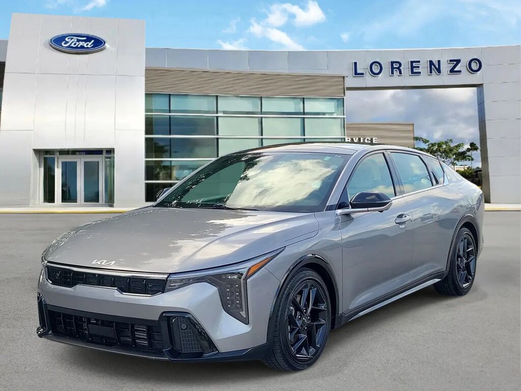 2025 Kia K4 GT-Line Turbo — photo 1 of 13