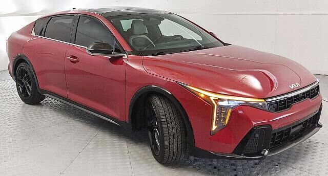 2025 Kia K4 GT-Line Turbo — photo 1 of 13