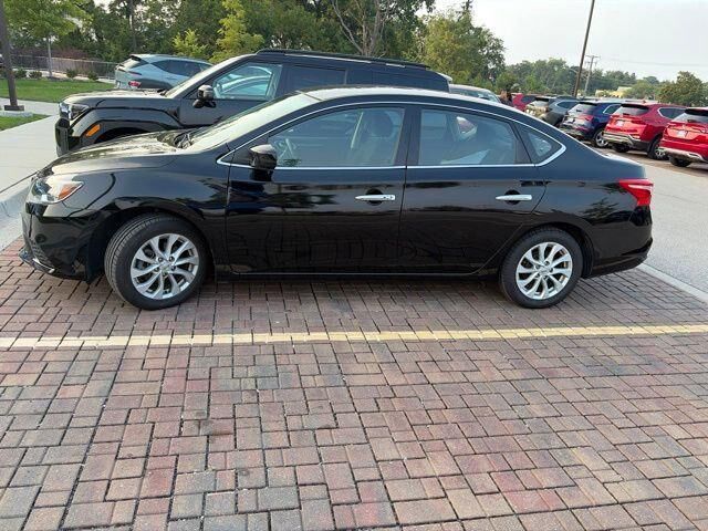 2019 Nissan Sentra SV — photo 1 of 3