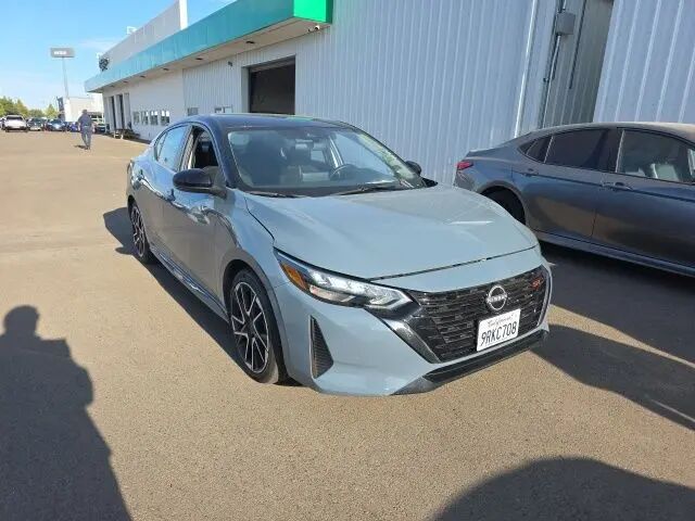 2025 Nissan Sentra SR — photo 1 of 5