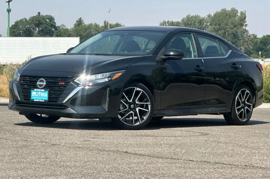 2025 Nissan Sentra SR — photo 1 of 13
