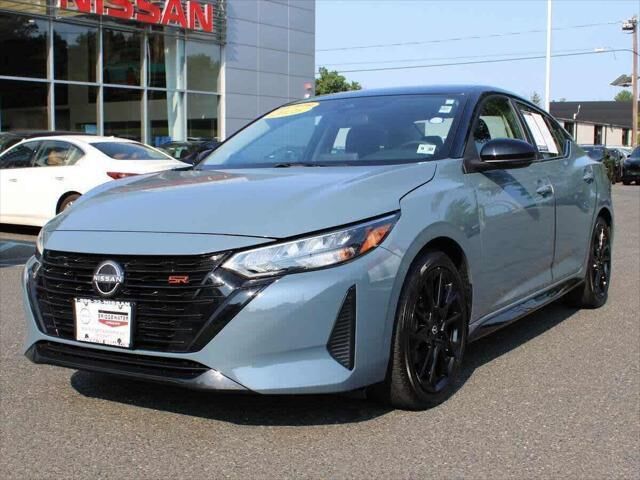 2025 Nissan Sentra SR — photo 1 of 12