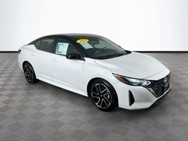 2025 Nissan Sentra SR — photo 1 of 13