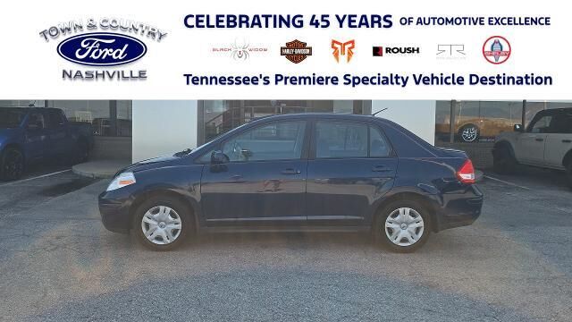 2011 Nissan Versa 1.8 S — photo 1 of 13