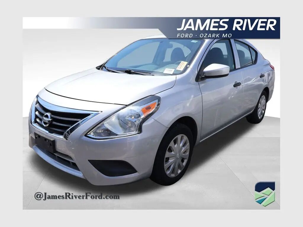 2019 Nissan Versa S — photo 1 of 13