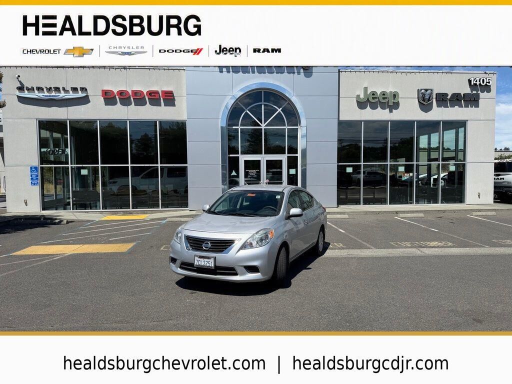 2014 Nissan Versa 1.6 SV — photo 1 of 13