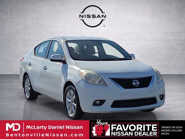2014 Nissan Versa SL — photo 1 of 13