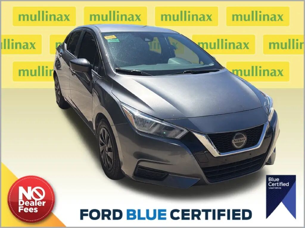 2020 Nissan Versa S — photo 1 of 13