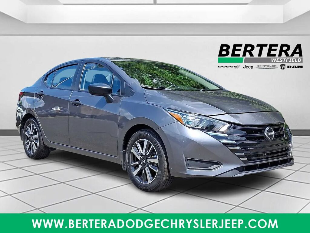 2024 Nissan Versa S — photo 1 of 9