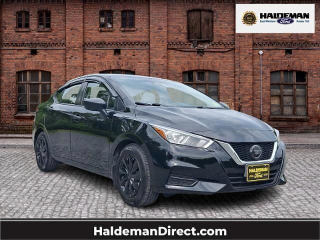 2021 Nissan Versa S — photo 1 of 2